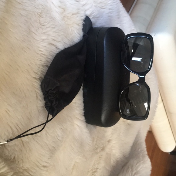 Dolce & Gabbana Accessories - Sunglasses 🕶